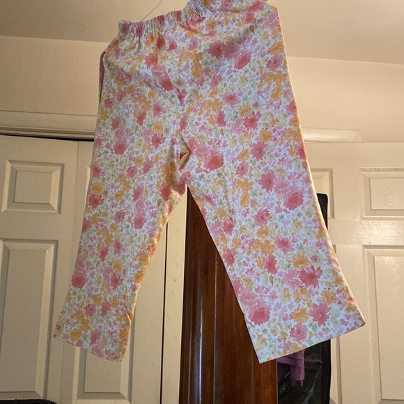 X small capris  flowery print w pinks oranges cutsy - Picture 7 of 8